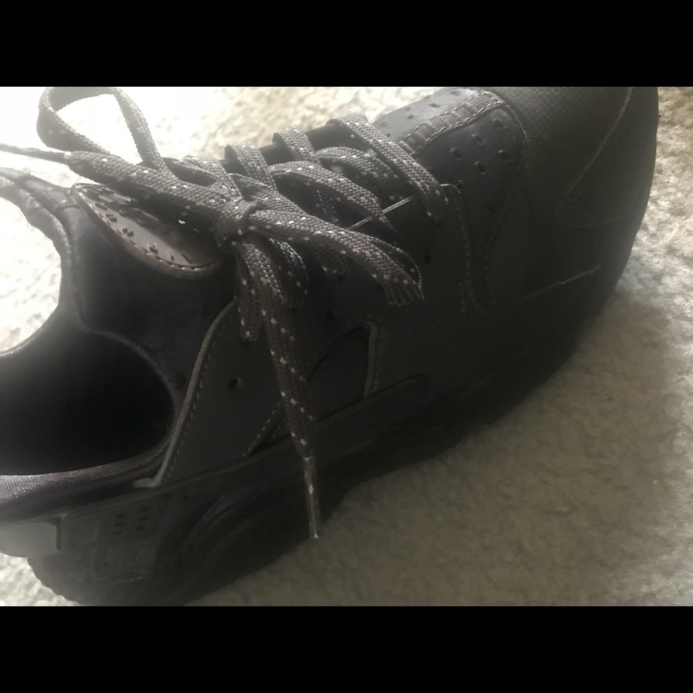 Men’s Hurache sneakers